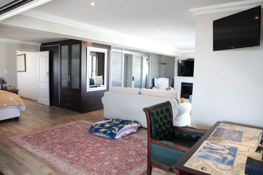 4 Bedroom Property for Sale in Calypso Beach Western Cape